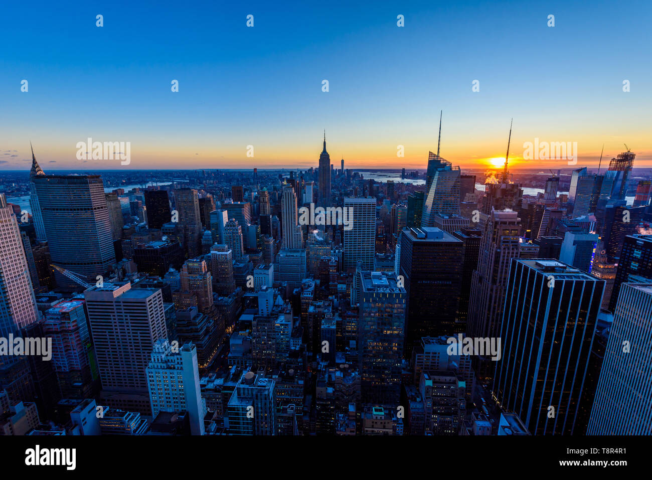 Panorama view of Midtown Manhattan skyline with the Empire State ...