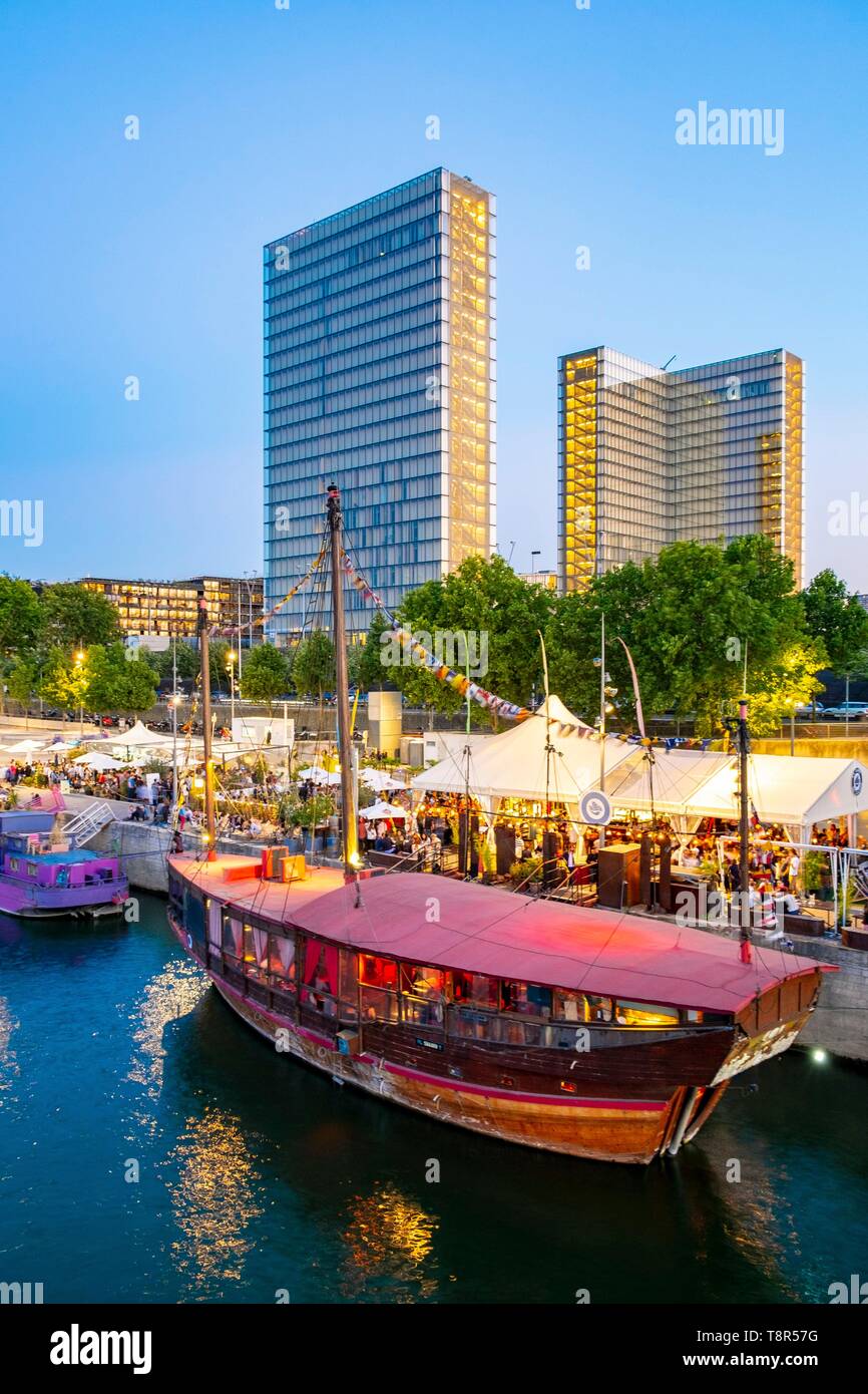 France, Paris, the banks of the Seine at the port of La Gare, houseboat  restaurant La Dame de Canton, and the Library François Mitterand Stock  Photo - Alamy