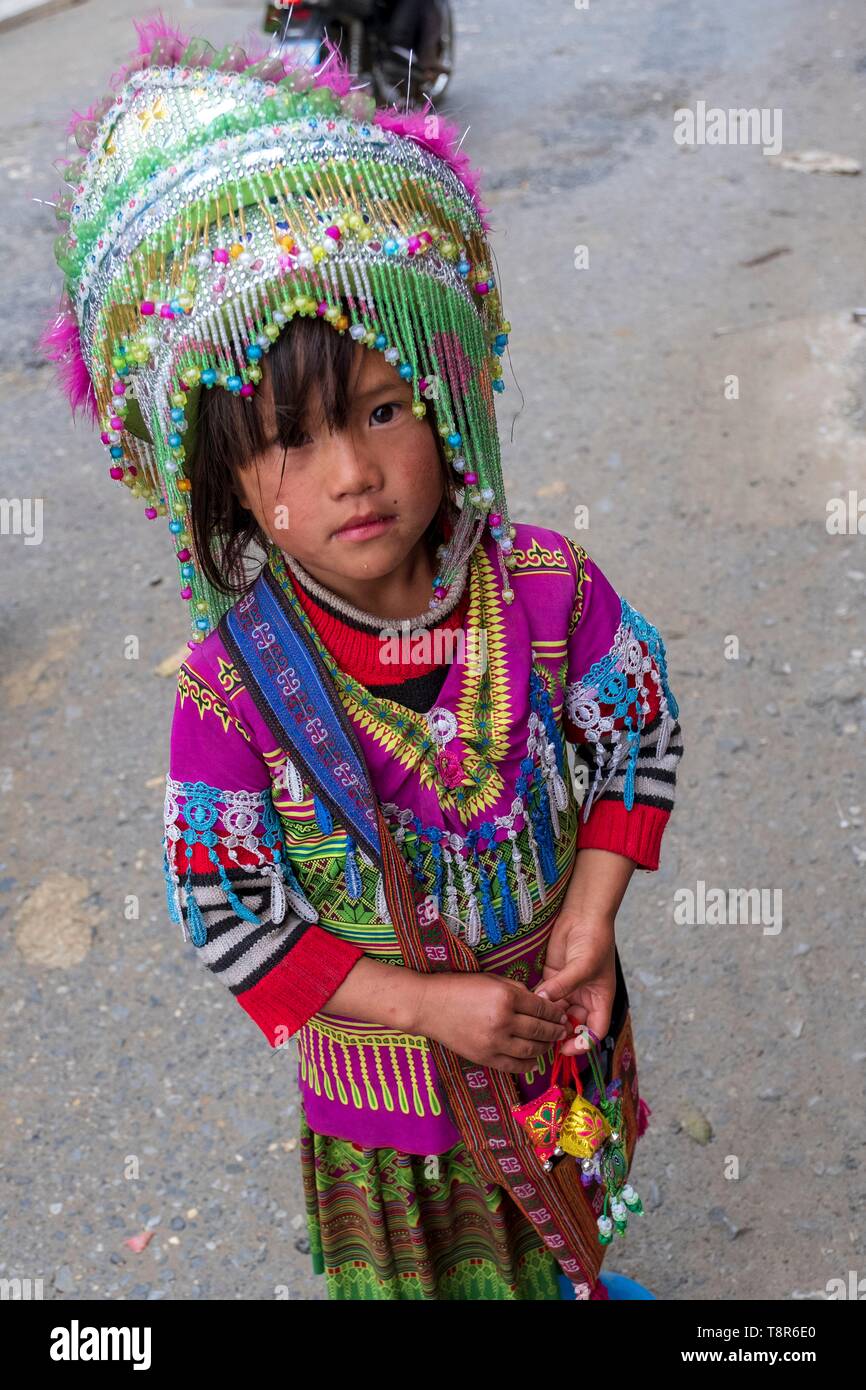 Vietnam, Lao Cai province, Sa Pa town, black Hmongs ethnic group Stock Photo