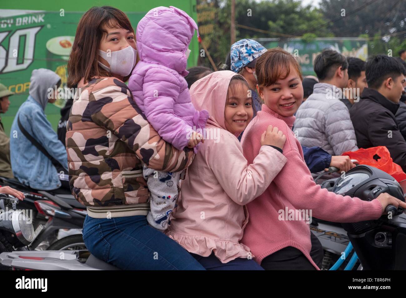 Vietnam, Bat Trang, near Hanoi, ceramist village, family on a bike Stock Photo