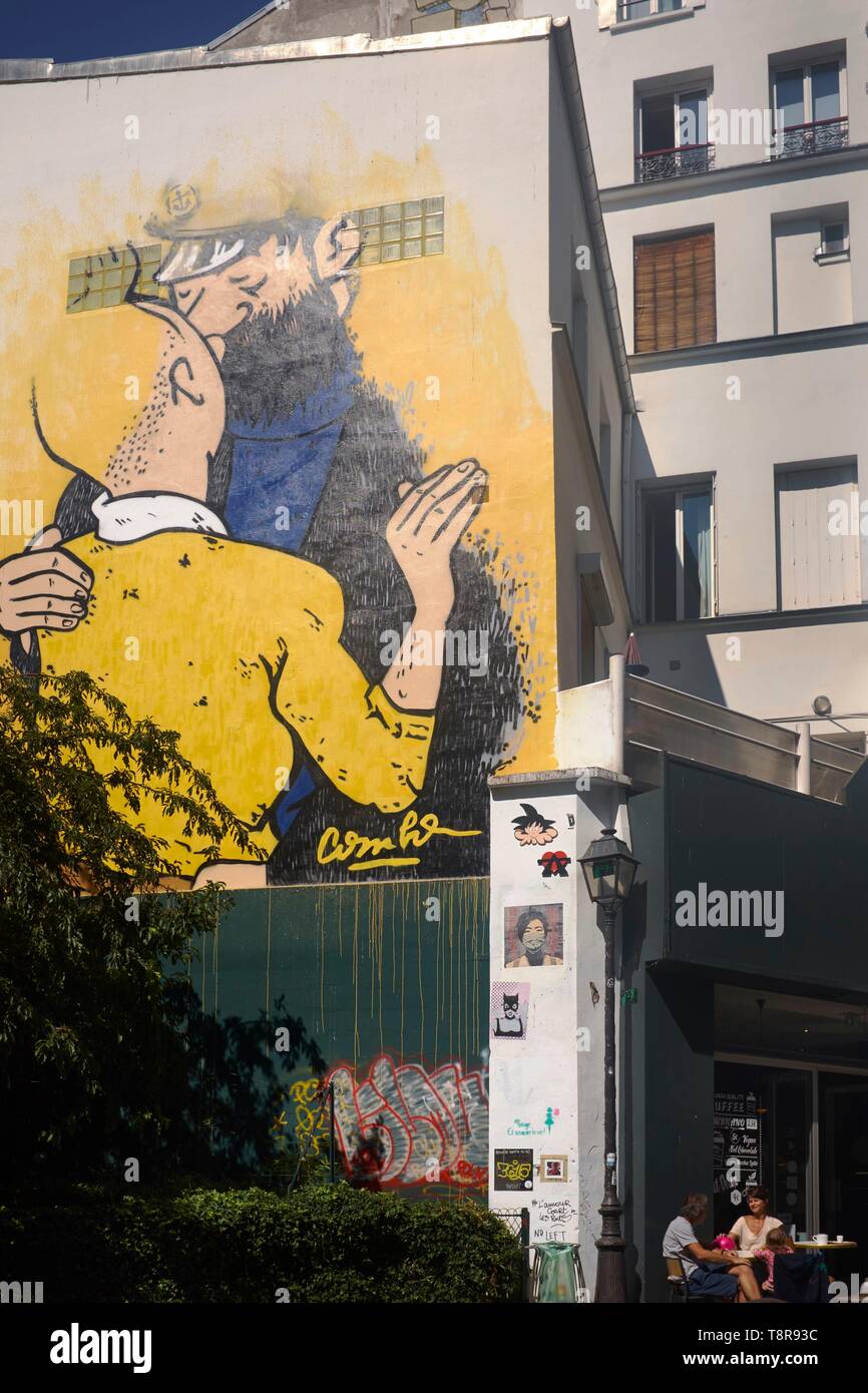 France, Paris, Monumental Fresco representing Tintin and Captain Haddock by the painter Combo at the corner of rue d'Aboukir and rue des Petits Carreaux Stock Photo
