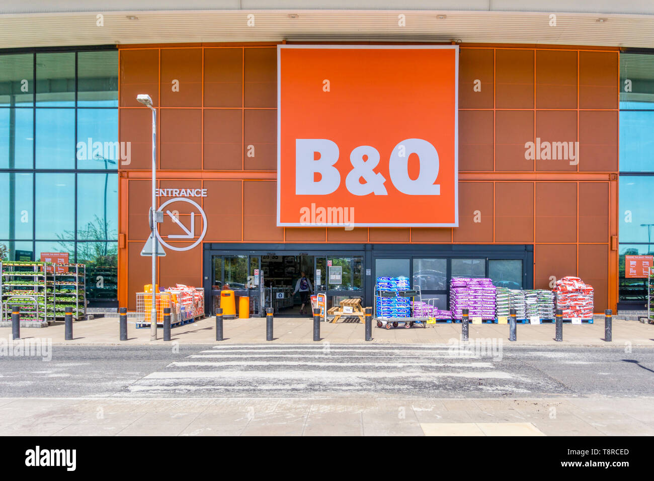 A large B&Q DIY and home improvement store at Bugsby's Way on the Greenwich Peninsula, London. Stock Photo