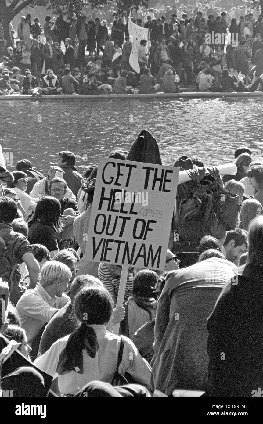 Vietnam War protesters march at the Pentagon in Washington, D.C. on October 21, 1967. Stock Photo