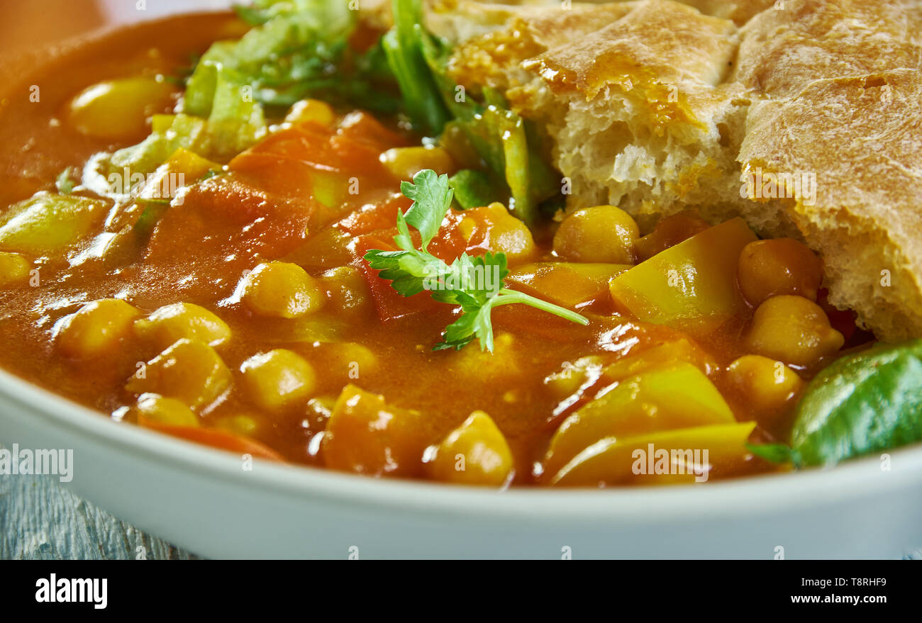 Chickpea, red pepper and spinach curry s flavoured with ginger, chilli