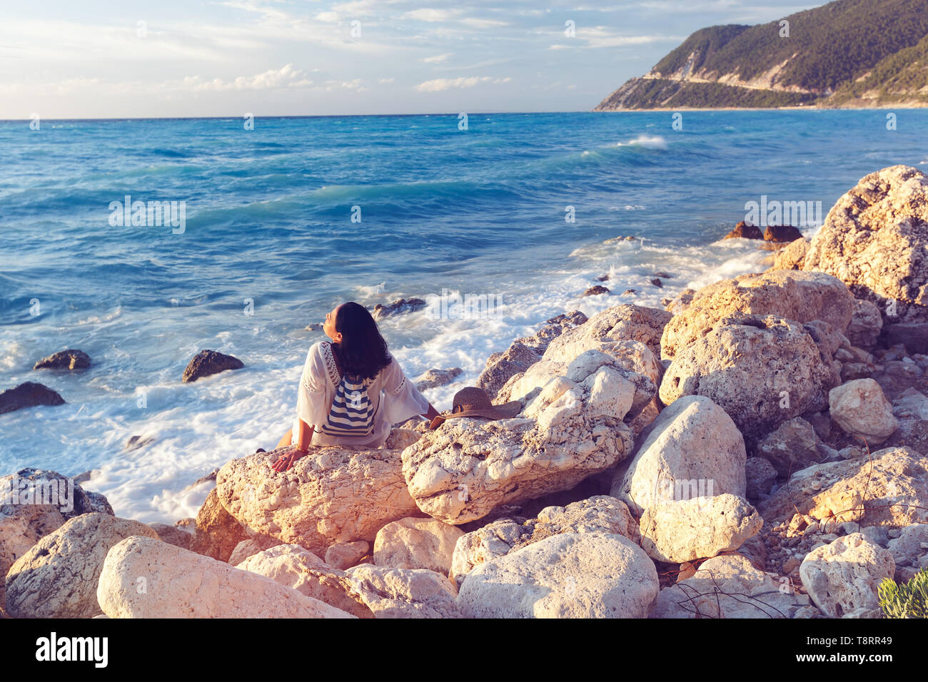 Beautiful woman 30s beach hi-res stock photography and images - Alamy
