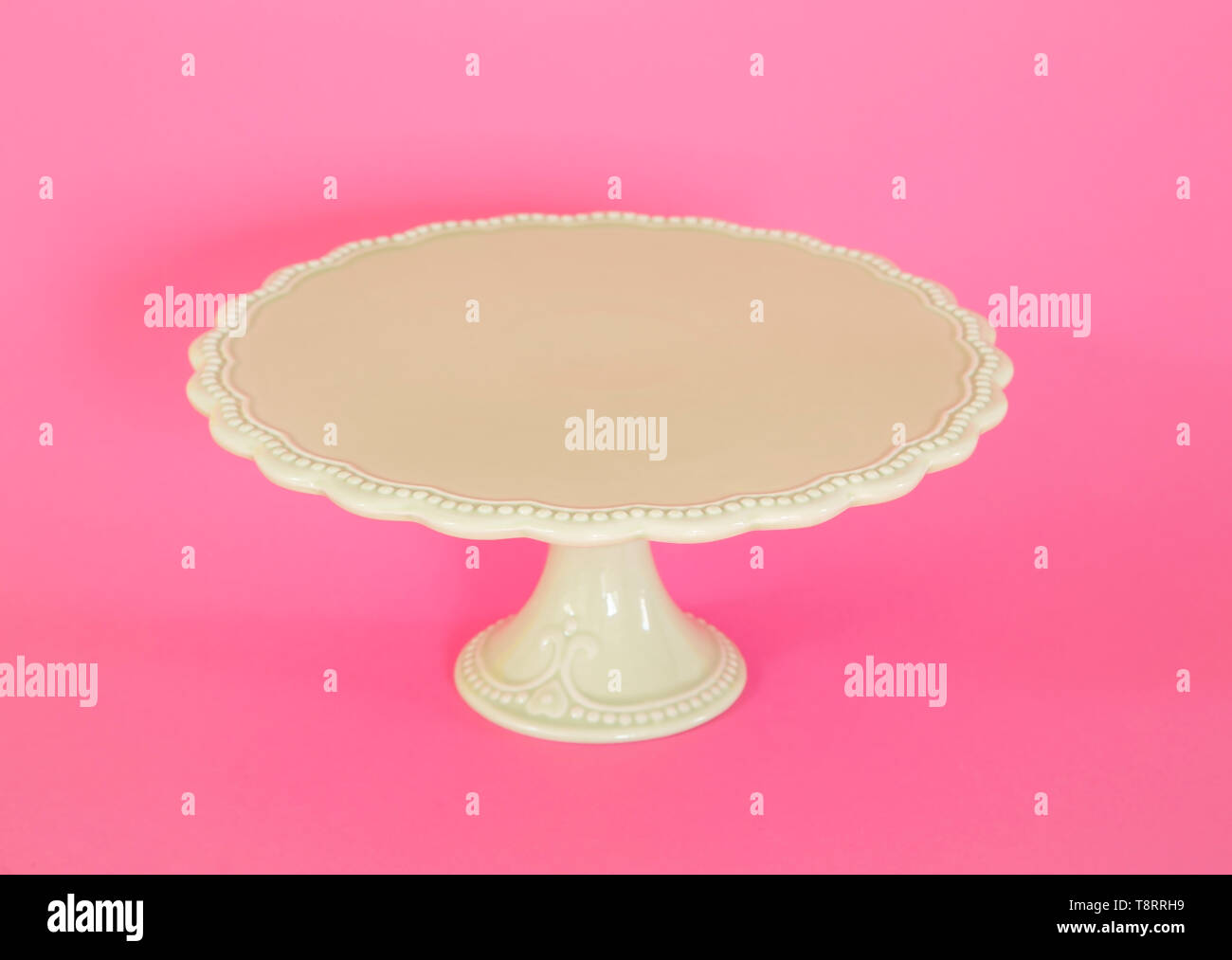 Empty cake stand hires stock photography and images Alamy