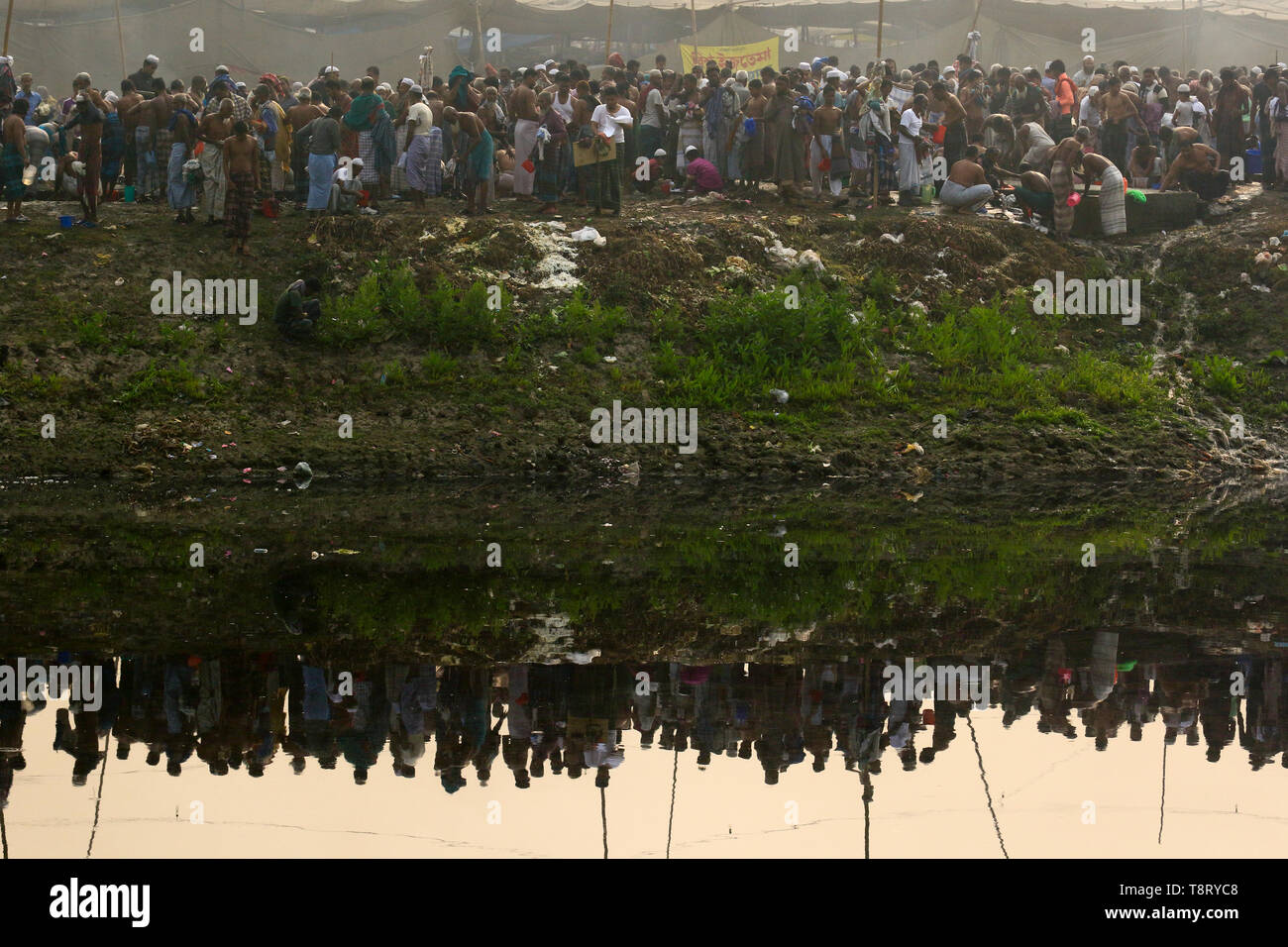 Devotees bathing at a corner of the Biswa Ijtema premises on the bank of Turag River at Tongi in Gazipur. Biswa Ijtema the second largest congregation Stock Photo