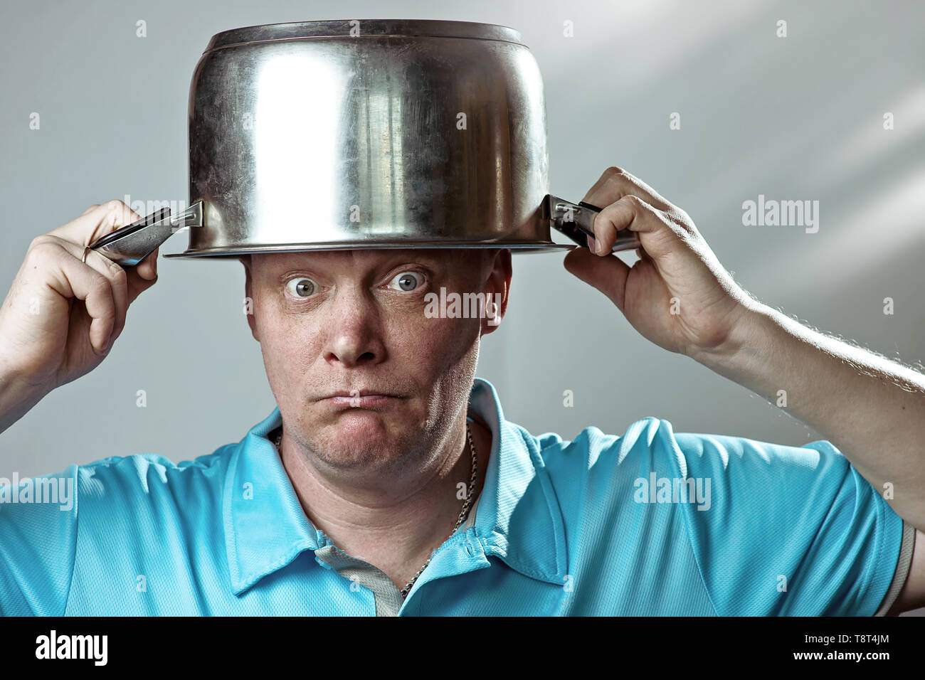 человек с ложкой. фразеологизм голова варит. каша в голове иллюстрация. песня варит голова. песня варит голова.