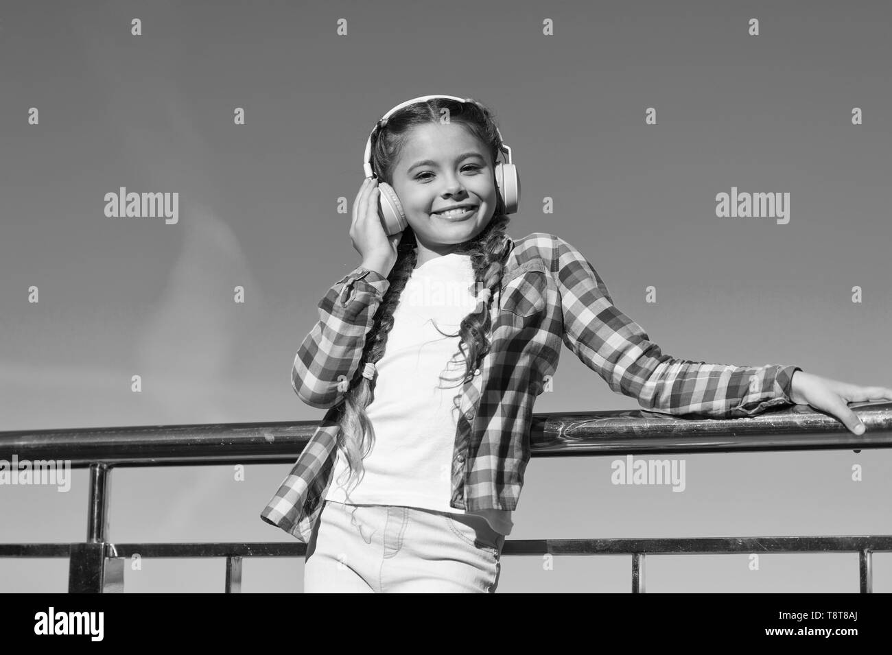 Make Your Kid Happy With Best Rated Kids Headphones Available Right Now Girl Child Listen Music Outdoors With Modern Headphones Enjoy Music Everywhere Best Music Apps That Deserve A Listen Stock Photo