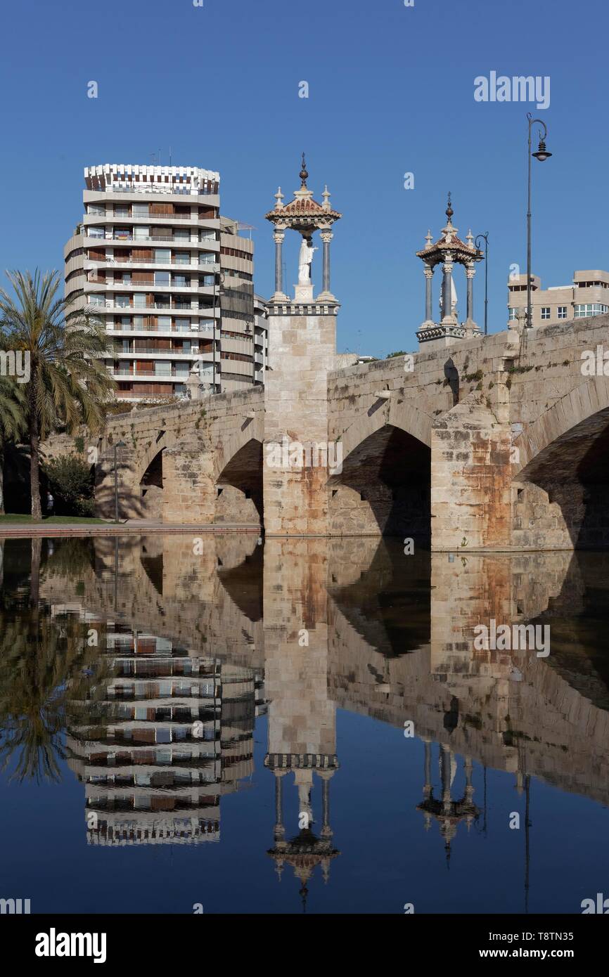 Historical bridge with statues of saints, Puente del Mar, Turia Park, Jardi del Turia, Valencia, Spain Stock Photo