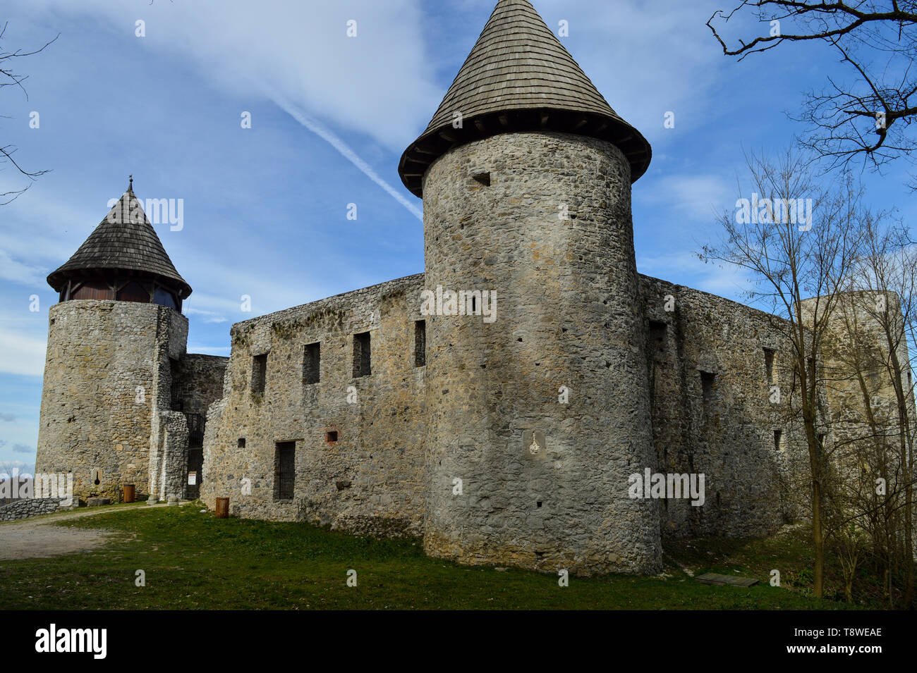 Exterior medieval castle hi-res stock photography and images - Alamy