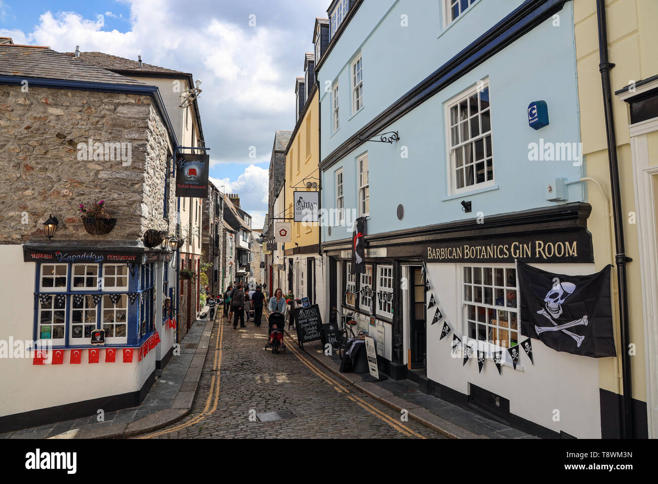 Cobbled New Street on Plymouth's historic Barbican. Features Tudor buildings. Shops, restaurants and gin bar Stock Photo