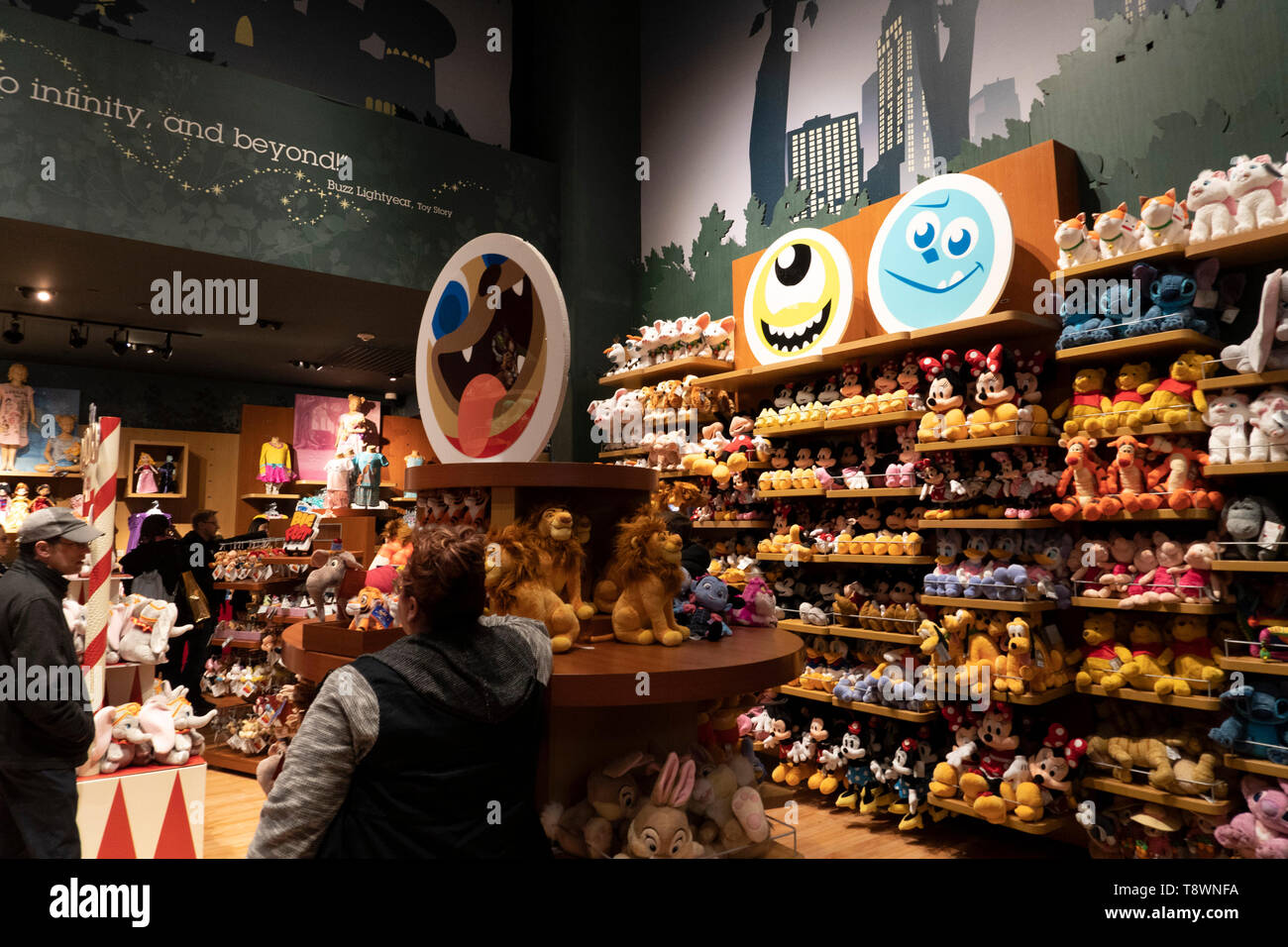 New York Usa May 4 19 Disney Store In Times Square Full Of Tourists Stock Photo Alamy