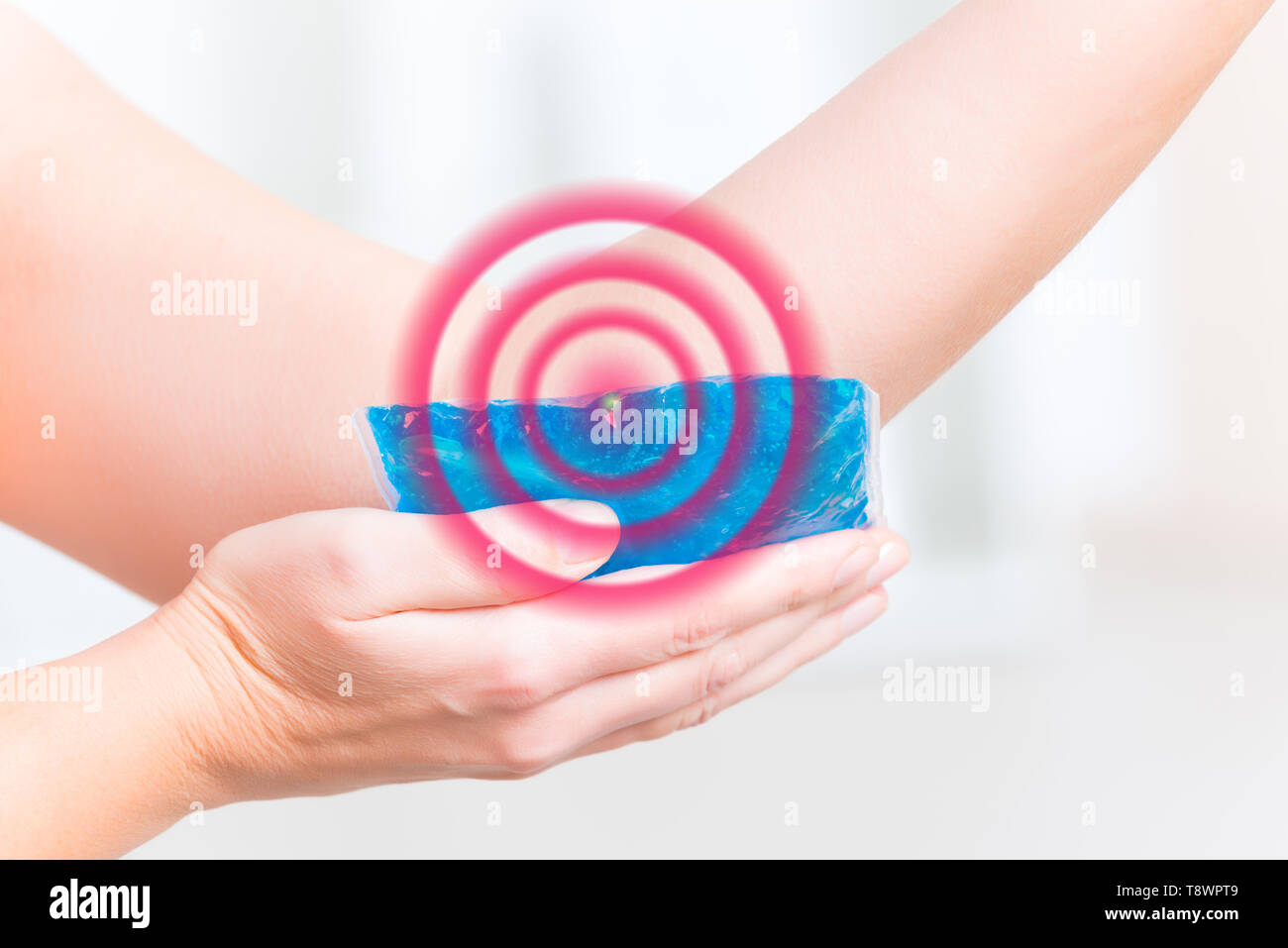 Using cold gel compress on elbow to reduce pain Stock Photo Alamy