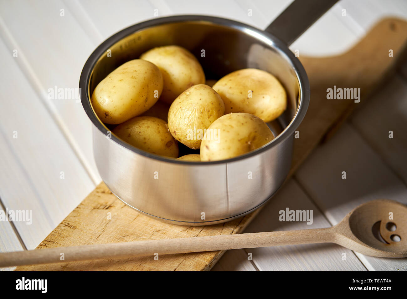 Сколько нужно солить картошку при варке. Сколько варить картошку перед жаркой. Картошка магия. Картофель варится. Картошка варится.