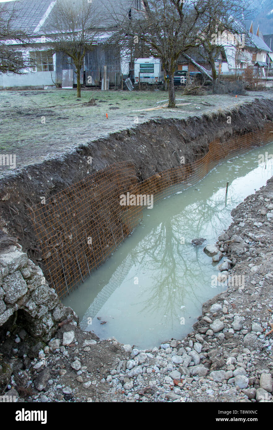 Stoney river bank hi-res stock photography and images - Alamy