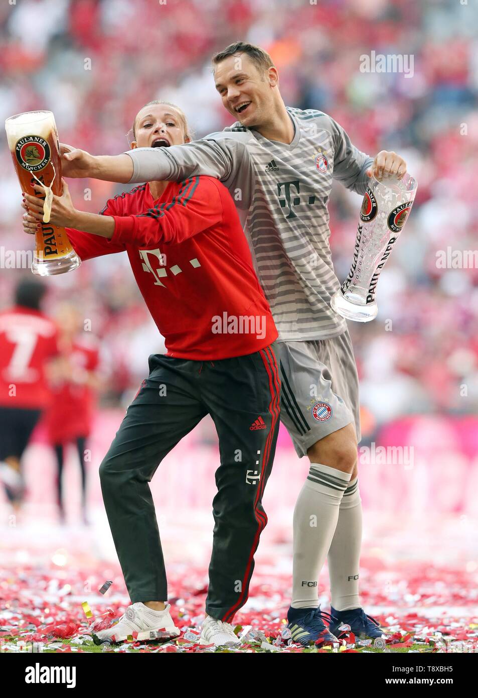Munich Munich Deutschland 12th May 18 Firo Fuvuball Football 12 05 18 1st Bundesliga 1st Bl Season 17 18 Fcb Bayern Munich Munich Vfb Stuttgart Fcb Team Manager Kathleen Krvºger Krueger Beer Shower Fcb