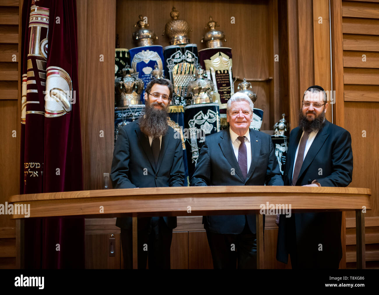 Page 6 L R Joachim May High Resolution Stock Photography And Images Alamy