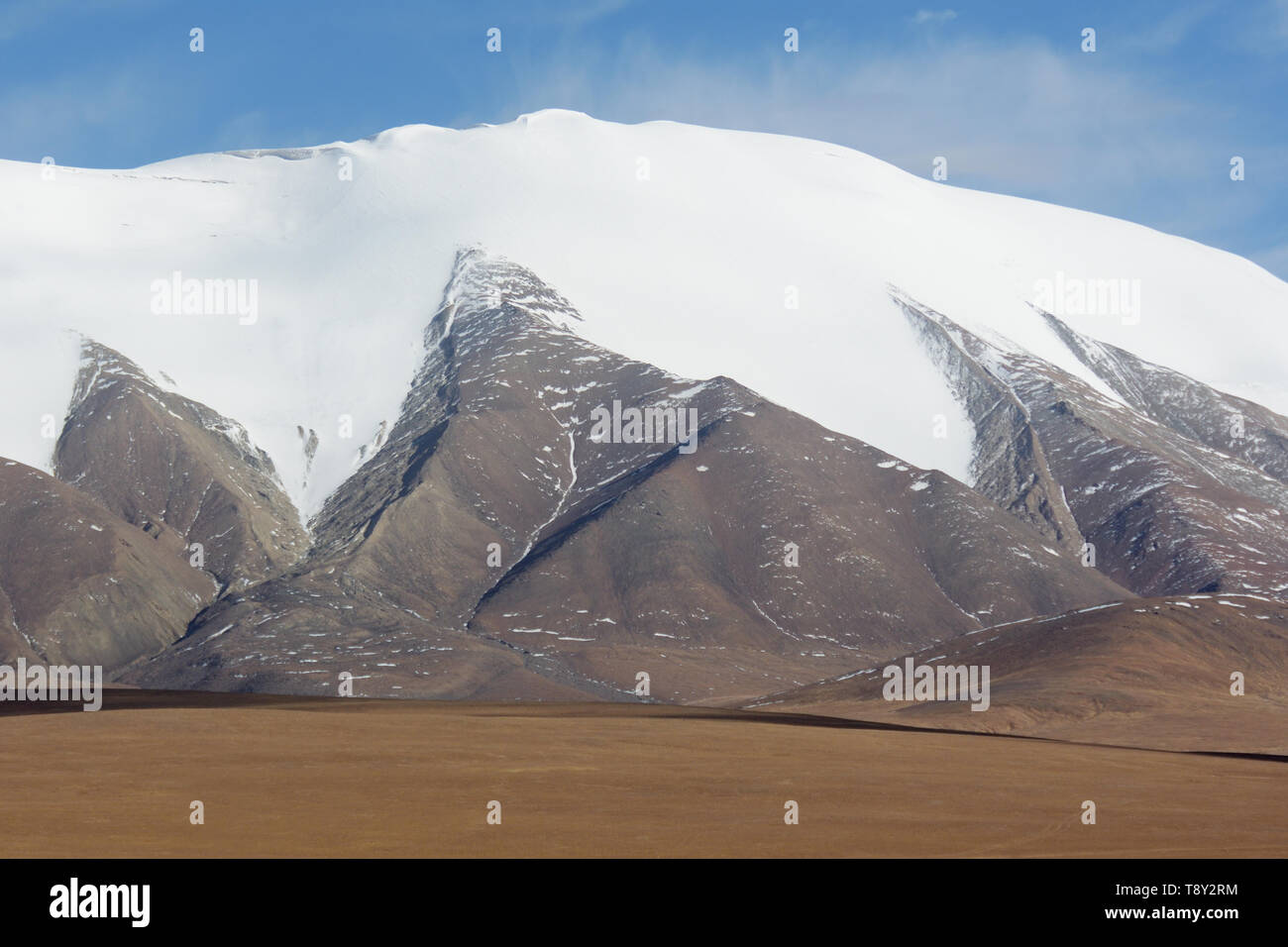 Snow capped mountains on the Tibetan Plateau, China Stock Photo