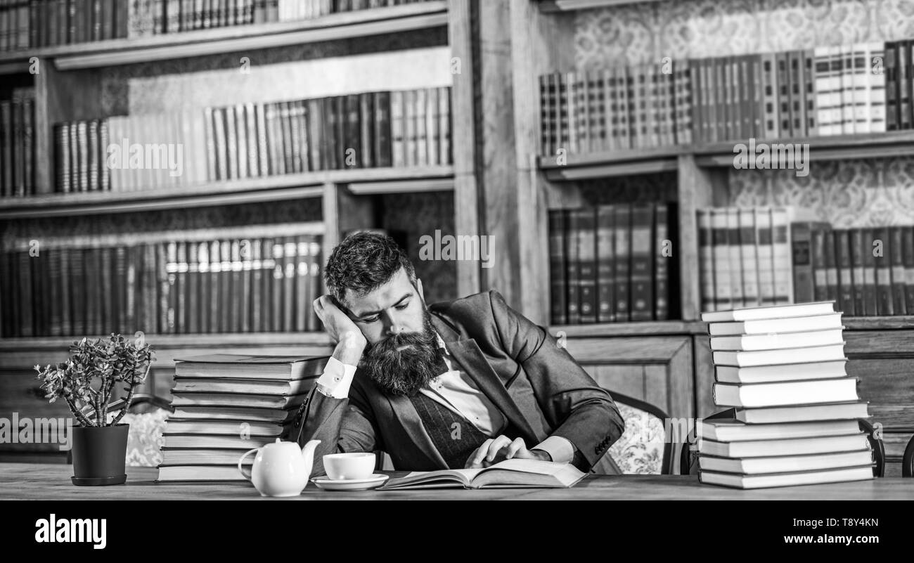 Old man sitting chair Black and White Stock Photos & Images - Alamy