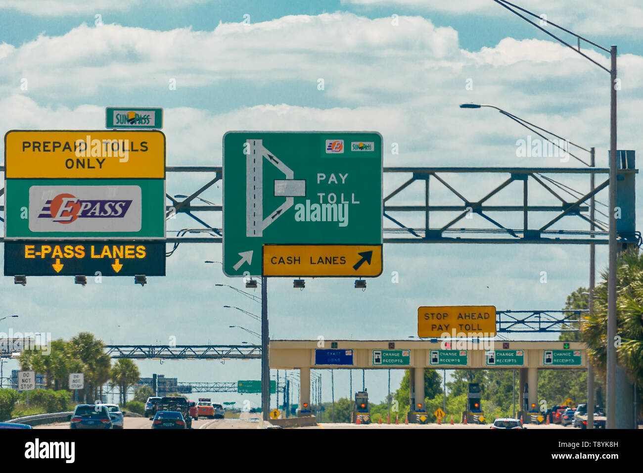 ORLANDO, USA. 28TH APRIL 2019: Overhead road direction signs found on the  approach to toll plaza's Stock Photo - Alamy