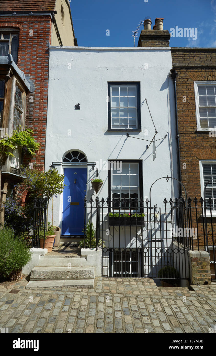 Houses in the main street in Upper Upnor, Kent, UK Stock Photo Alamy