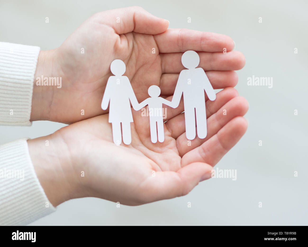 Paper cutout family hands hires stock photography and images Alamy