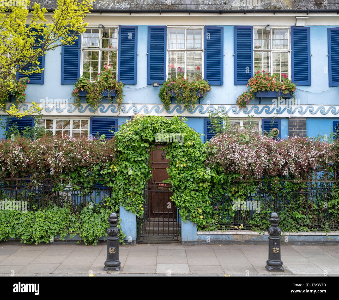 Colourful house and garden along Pembridge Road. Notting Hill, West London. UK Stock Photo