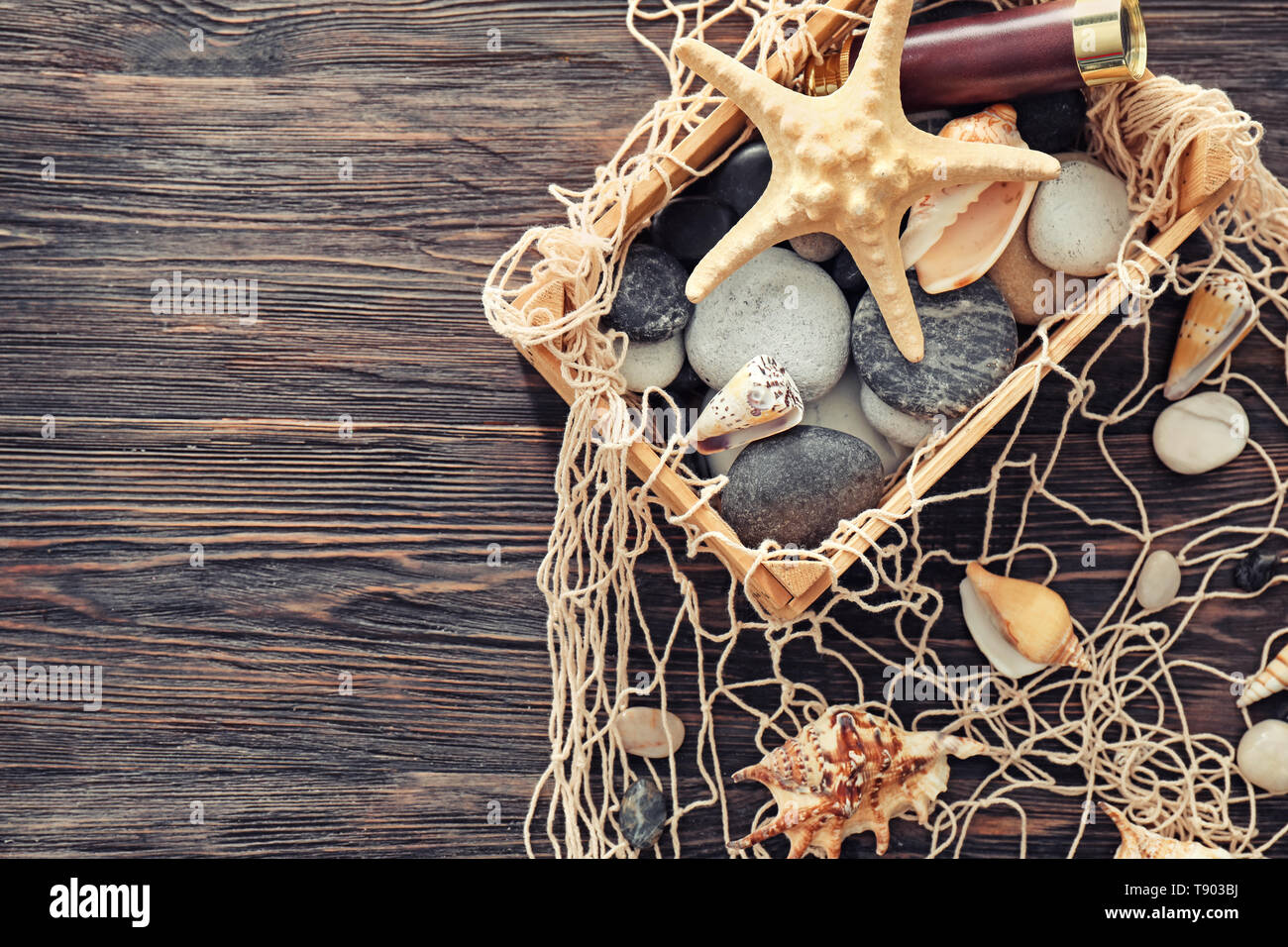Wooden box shells stones hi-res stock photography and images - Alamy