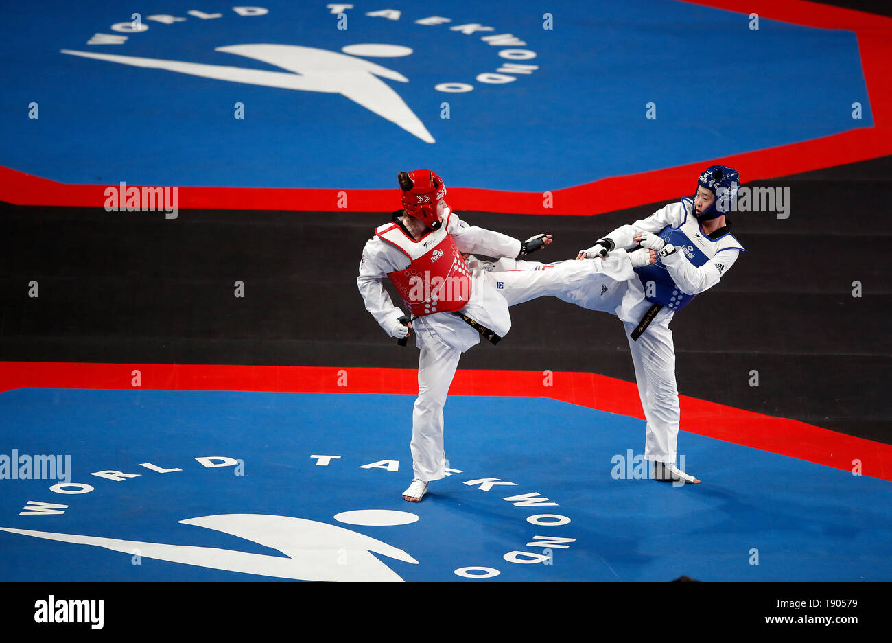 Great Britain's Rebecca McGowan (left) in action against Korea's Da-Bin Lee, during the World Taekwondo Championships at Manchester Arena. Stock Photo