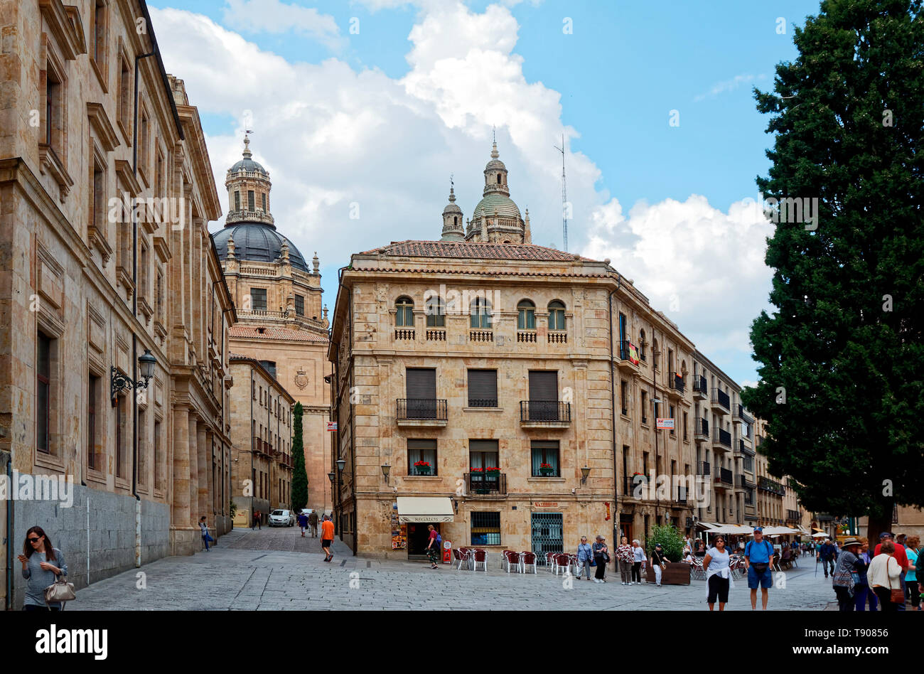 city scene; University of Salamanca, 1218, UNESCO site, old sandstone buildings, higher education, people, cobblestone streets; Europe; Salamanca; Spa Stock Photo