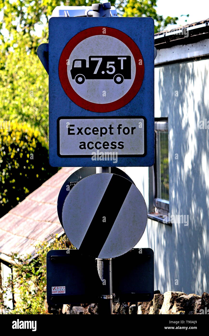 Access weight limit road sign, 7.5T, Except for Access, with National Speed Limit sign Stock Photo