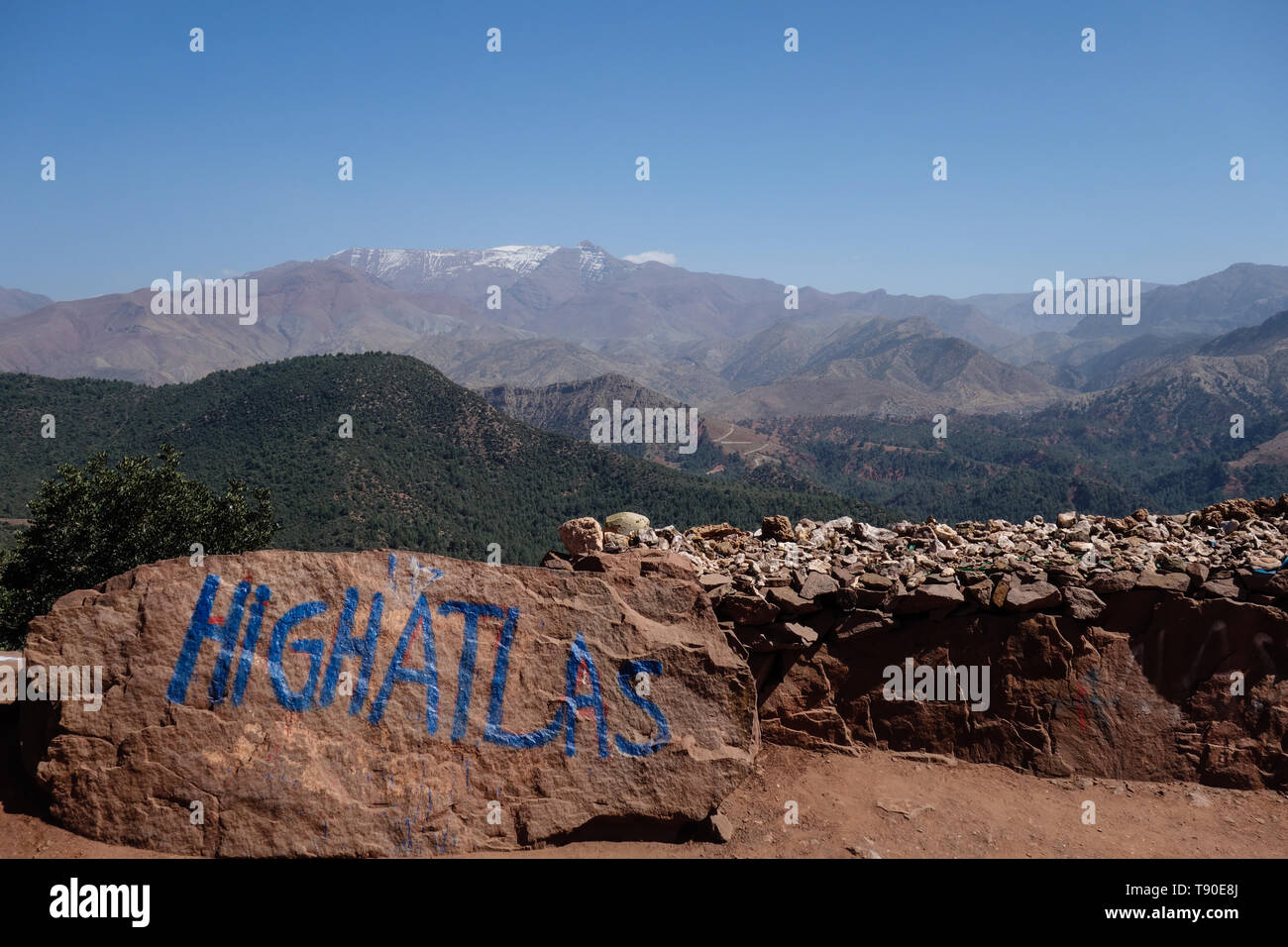 High Atlas Mountains outlook with a blue painted sign between Marrakesh and Ouarzazate, Morocco Stock Photo