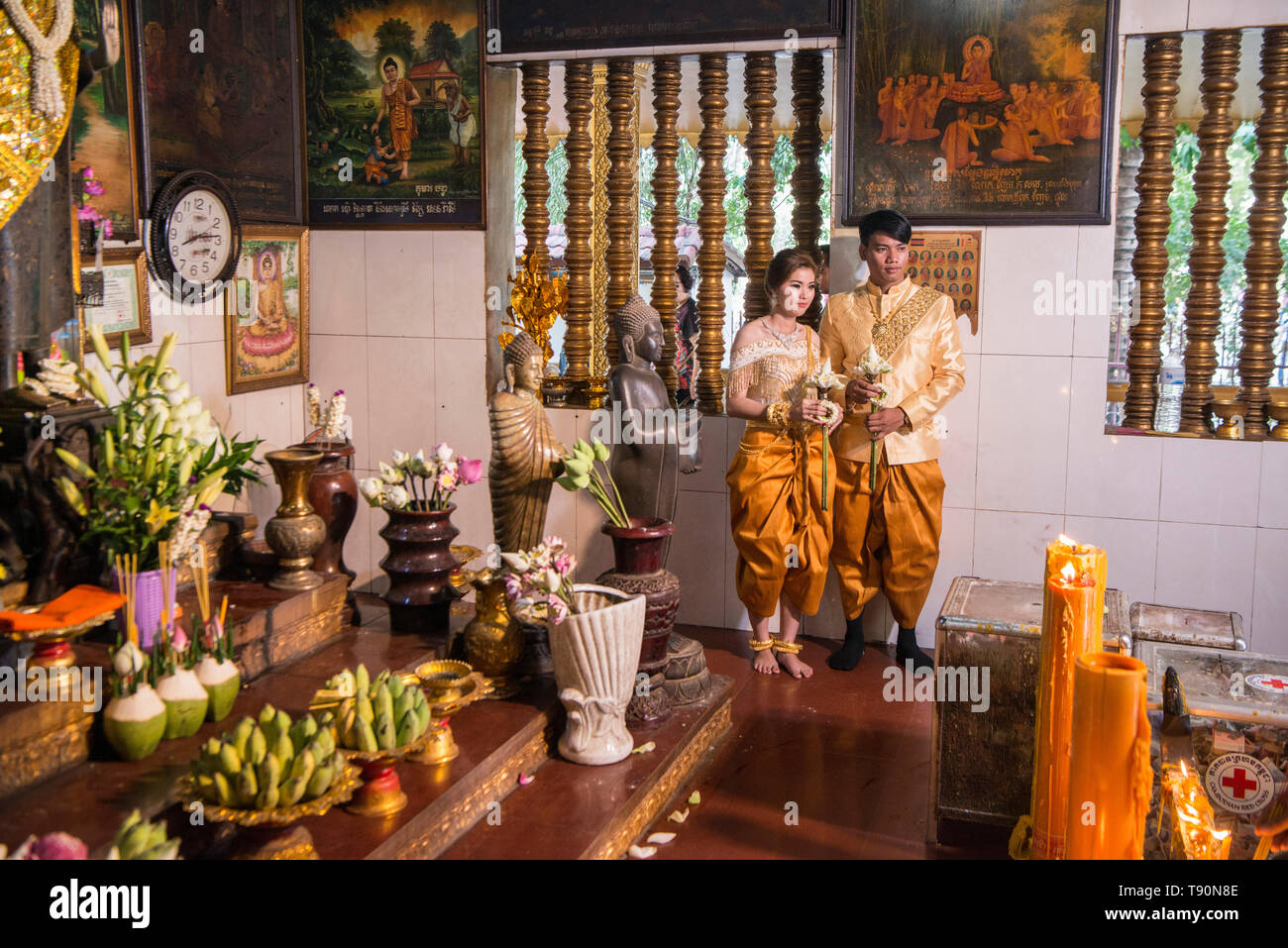 a khmer wedding ceremony at the Preah Angchek or Preah Ang Chorm Shrine in the city of Siem Reap in northwest of Cambodia.   Siem Reap, Cambodia, Nove Stock Photo