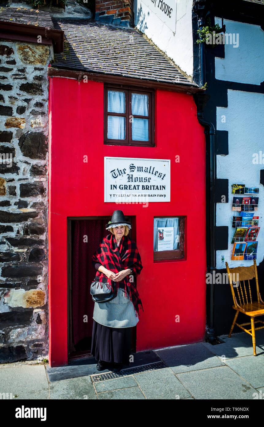 Smallest House in Great Britain in Conwy North Wales - Quay House, built in the 16th Century against Conwy town walls, floor area 10ft x 6ft Stock Photo