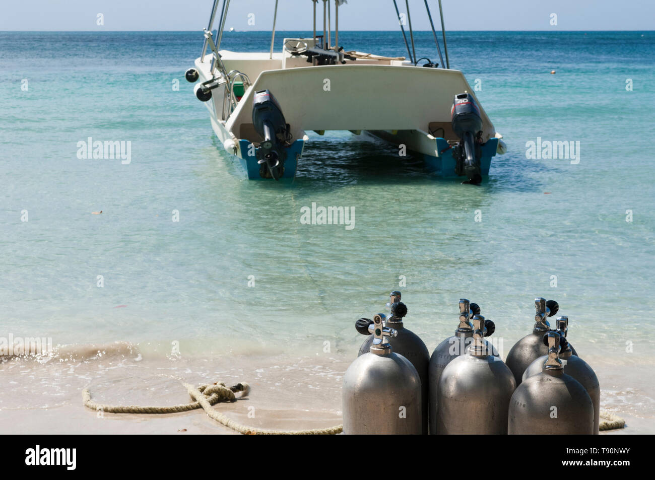 Scuba tanks hires stock photography and images Alamy
