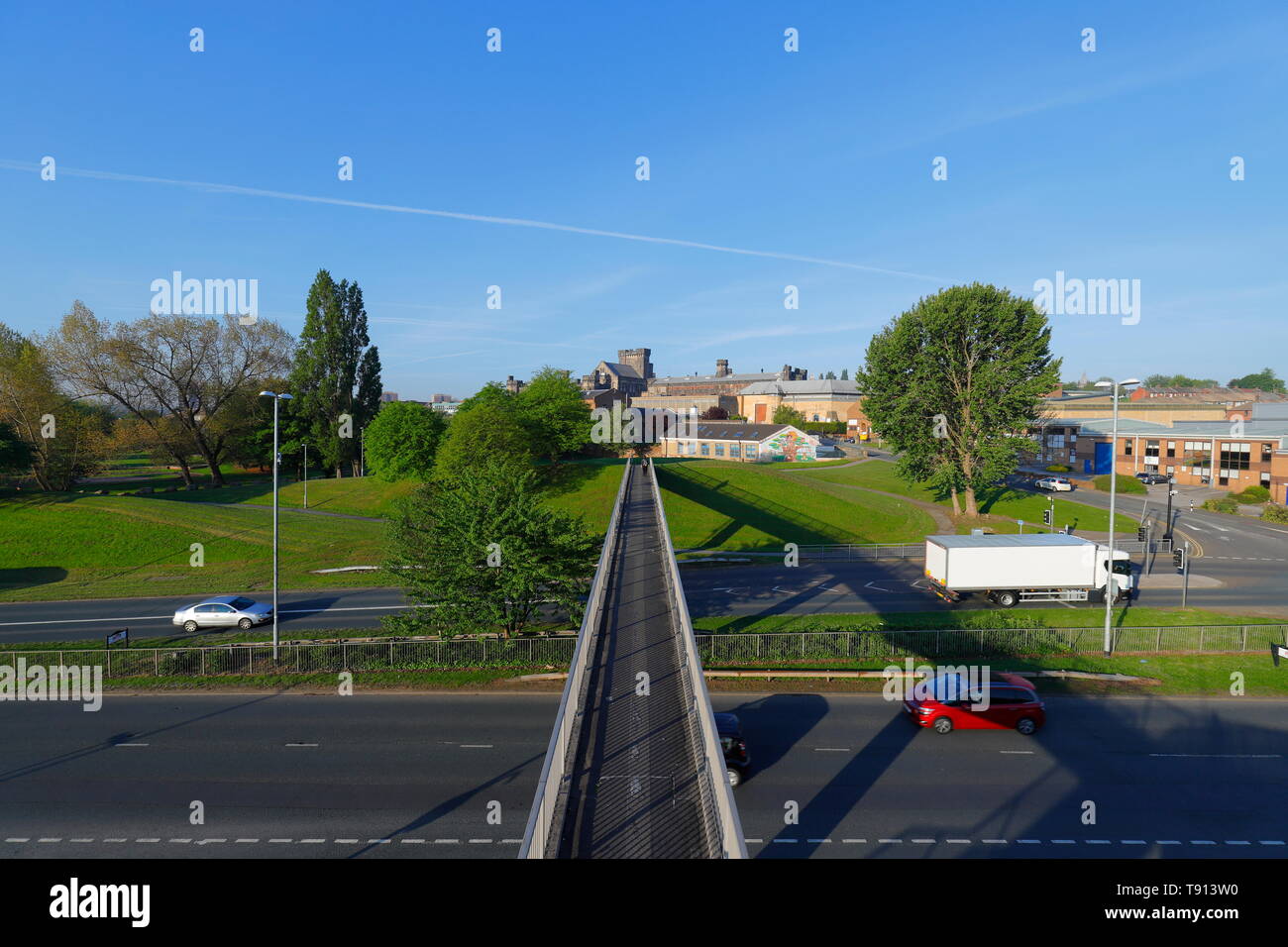A footbridge over Canal Street that leads to HMP Armley Stock Photo Alamy