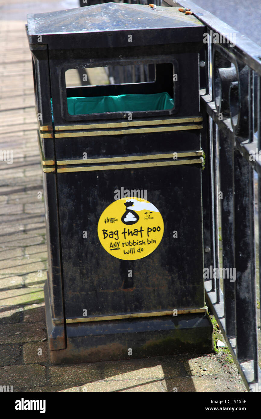 Bearsden Cross Glasgow Scotland Street Bin with Sticker with slogan 'Bag that poo any rubbish bin will do' Stock Photo