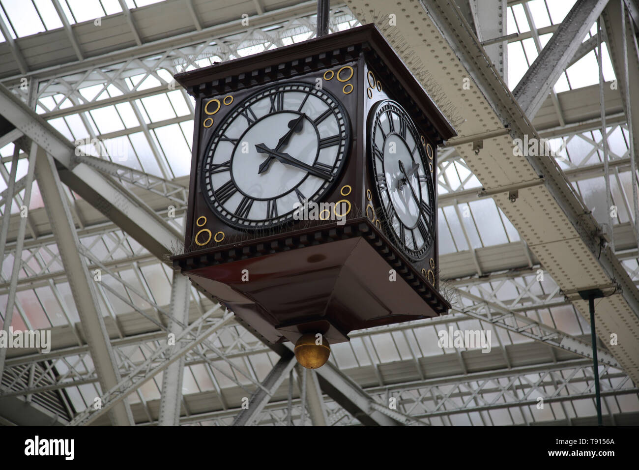 Glasgow central station clock hires stock photography and images Alamy