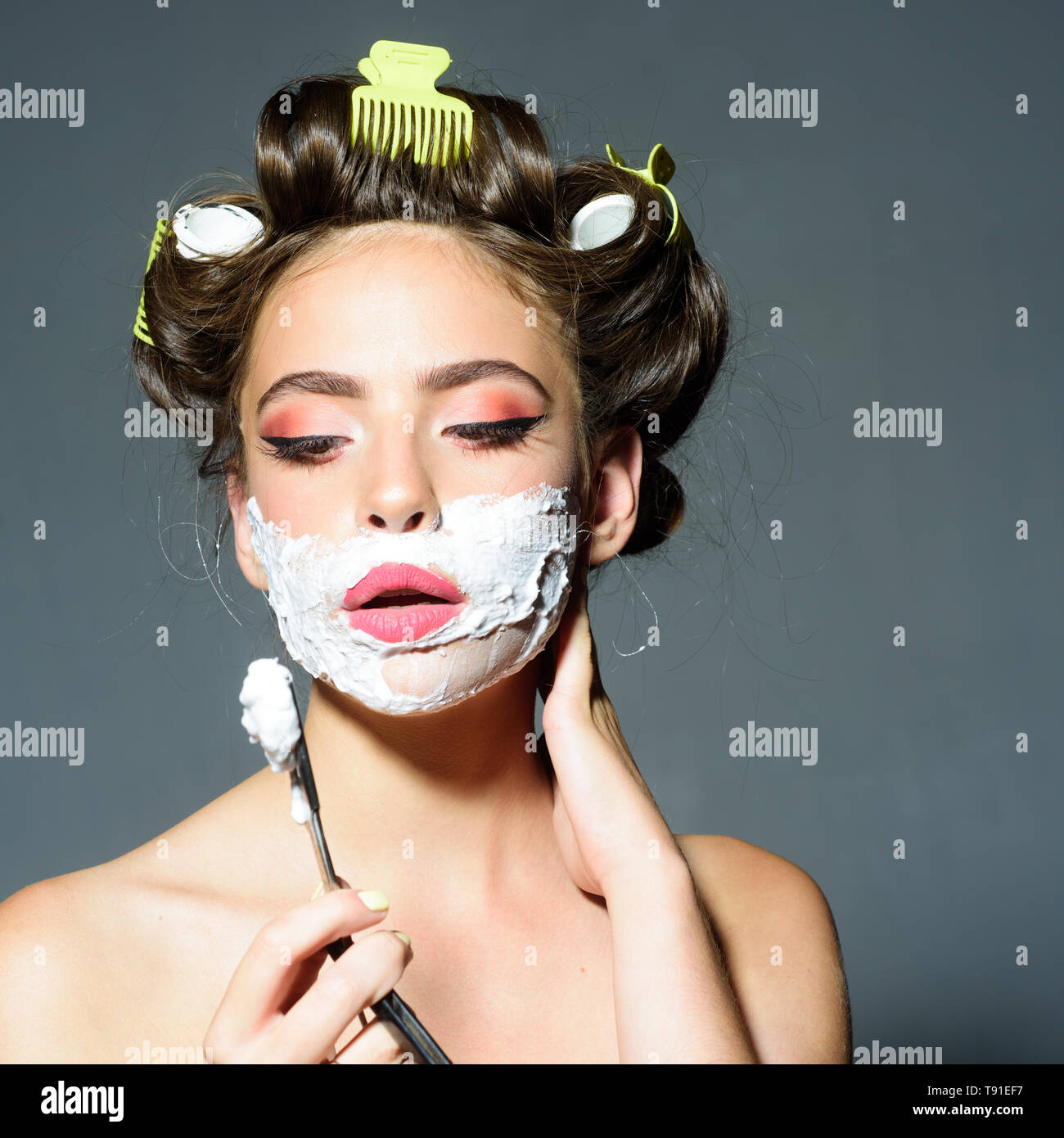 retro woman shaving with foam and razor blade. pinup girl with fashion ...