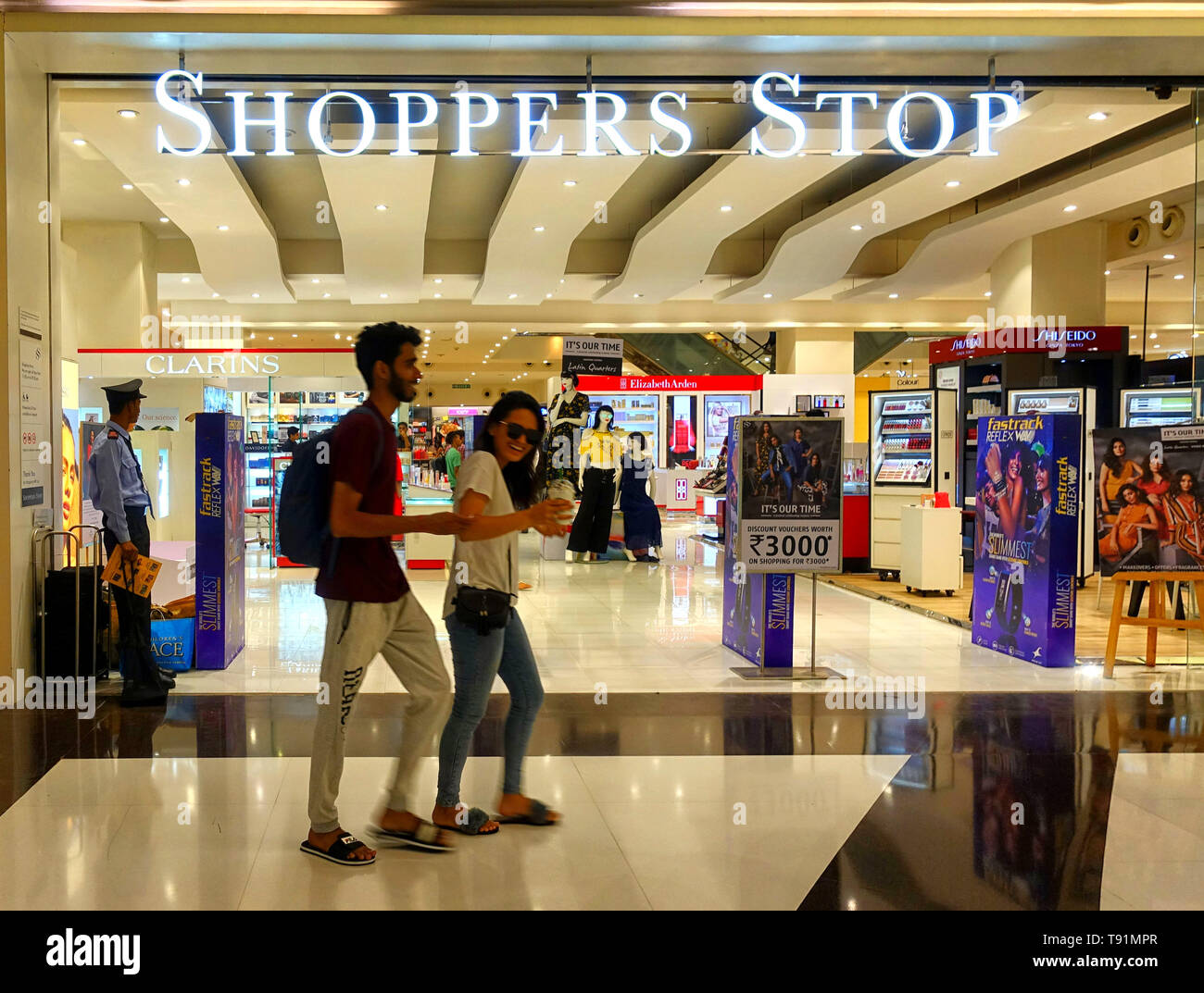 Kolkata, WEST BENGAL, India. 12th May, 2019. Teenagers seen walking in front of Shoppers STOP store at the South City Mall in Kolkata. Credit: Avishek Das/SOPA Images/ZUMA Wire/Alamy Live News Stock Photo