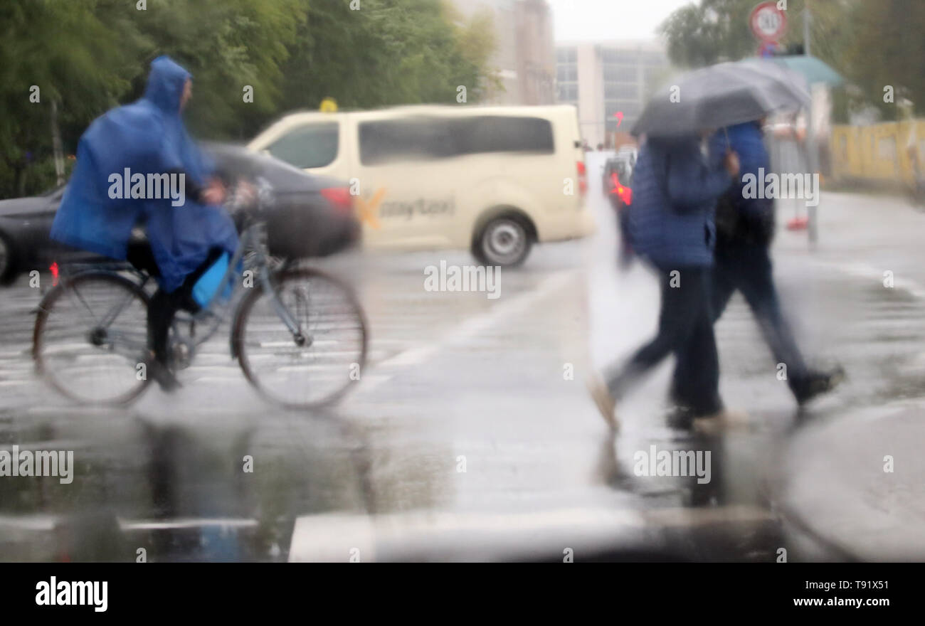 Berlin, Germany. 16th May, 2019. At temperatures around eight degrees