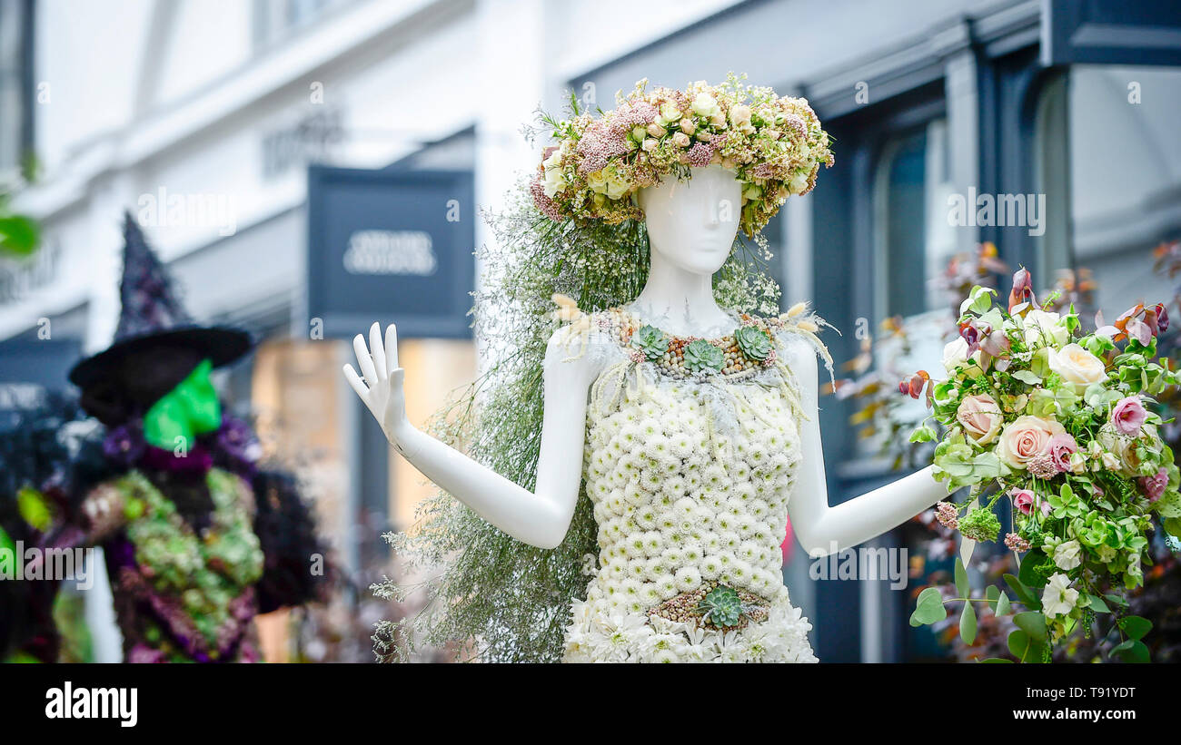 London, UK.  16 May 2019.  Floral mannequin displays created by floral artists Fleurs de Villes which form part of Covent Garden in Bloom.  The month long event celebrates Covent Garden as being the capital's original flower market.  Credit: Stephen Chung / Alamy Live News Stock Photo