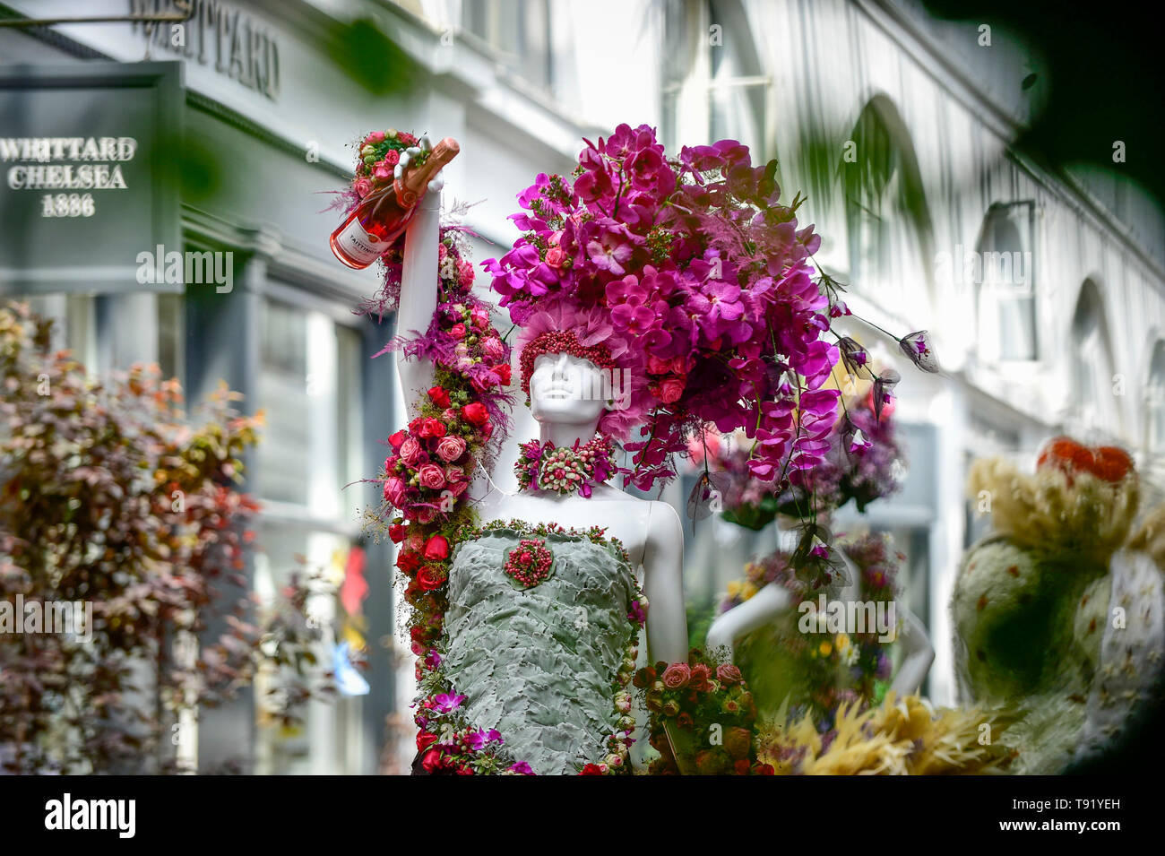 London, UK.  16 May 2019.  Floral mannequin displays created by floral artists Fleurs de Villes which form part of Covent Garden in Bloom.  The month long event celebrates Covent Garden as being the capital's original flower market.  Credit: Stephen Chung / Alamy Live News Stock Photo