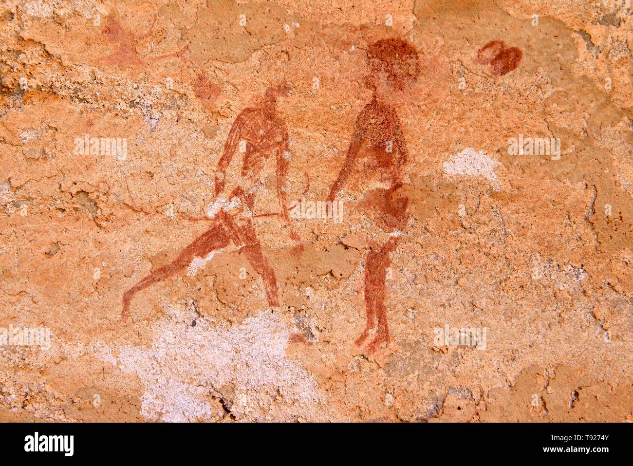 Neolithic rock painting, two people, Tin Abenhar, Abaniora style, Tadjelahine Plateau, Tassili n'Ajjer National Park, Unesco World Heritage Site Stock Photo