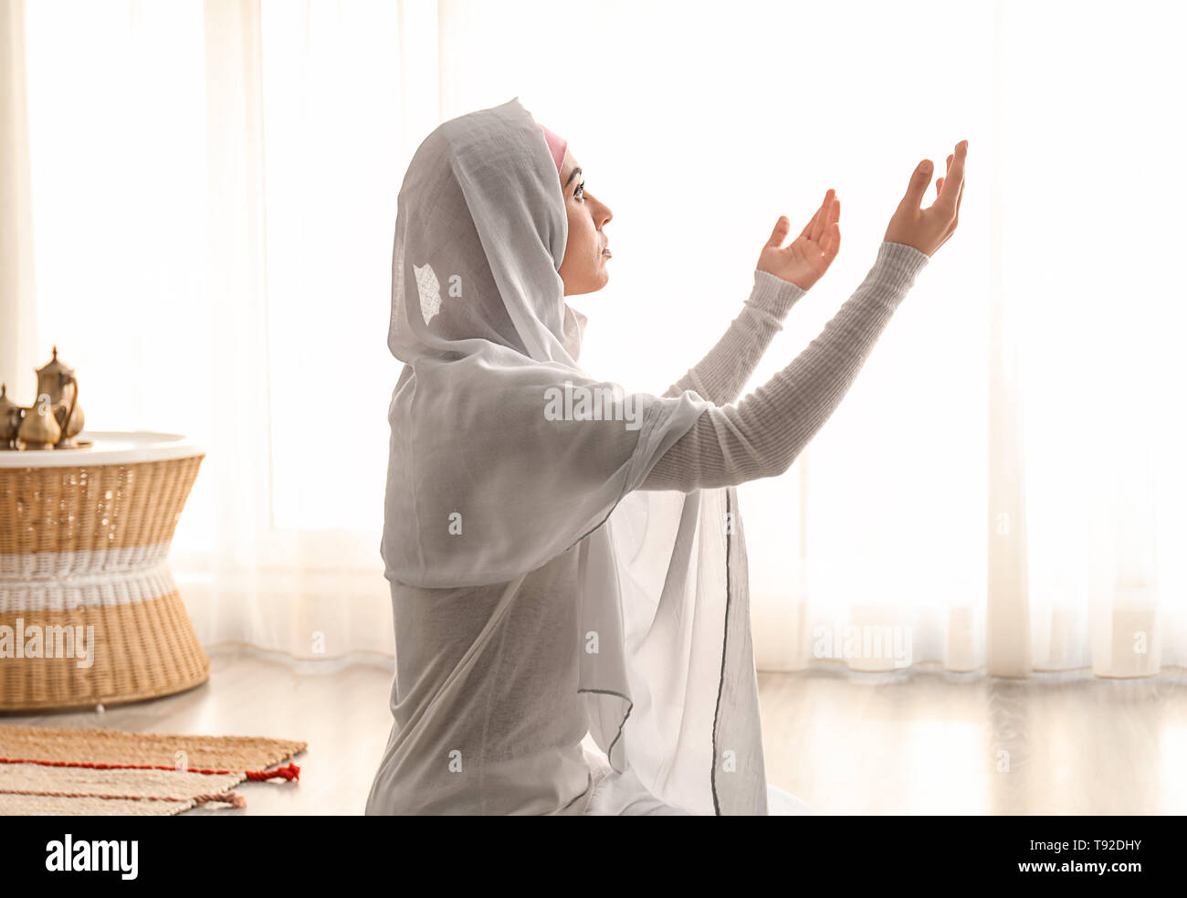Muslim Woman Praying Stock Photos & Muslim Woman Praying Stock Images