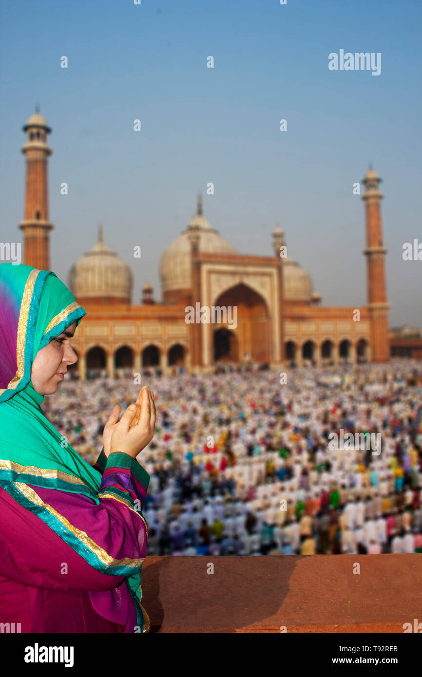 Muslim women offer prayer at Jama Masjid, Meena Bazaar, Chandni Chowk