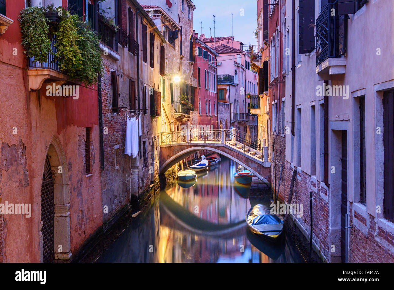 Venice night narrow canal hi-res stock photography and images - Alamy