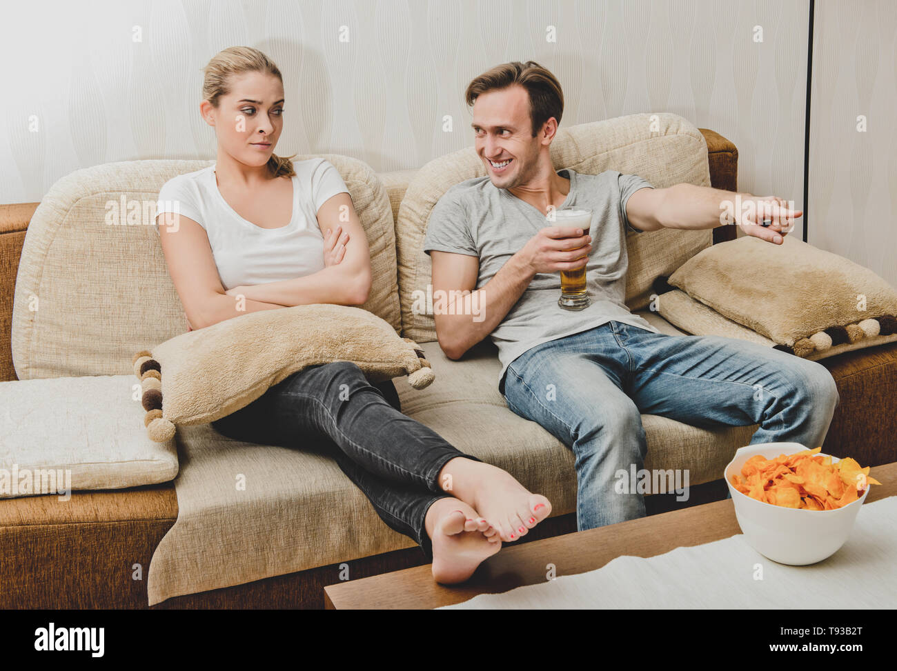 Husband and wife watch tv hires stock photography and images Alamy