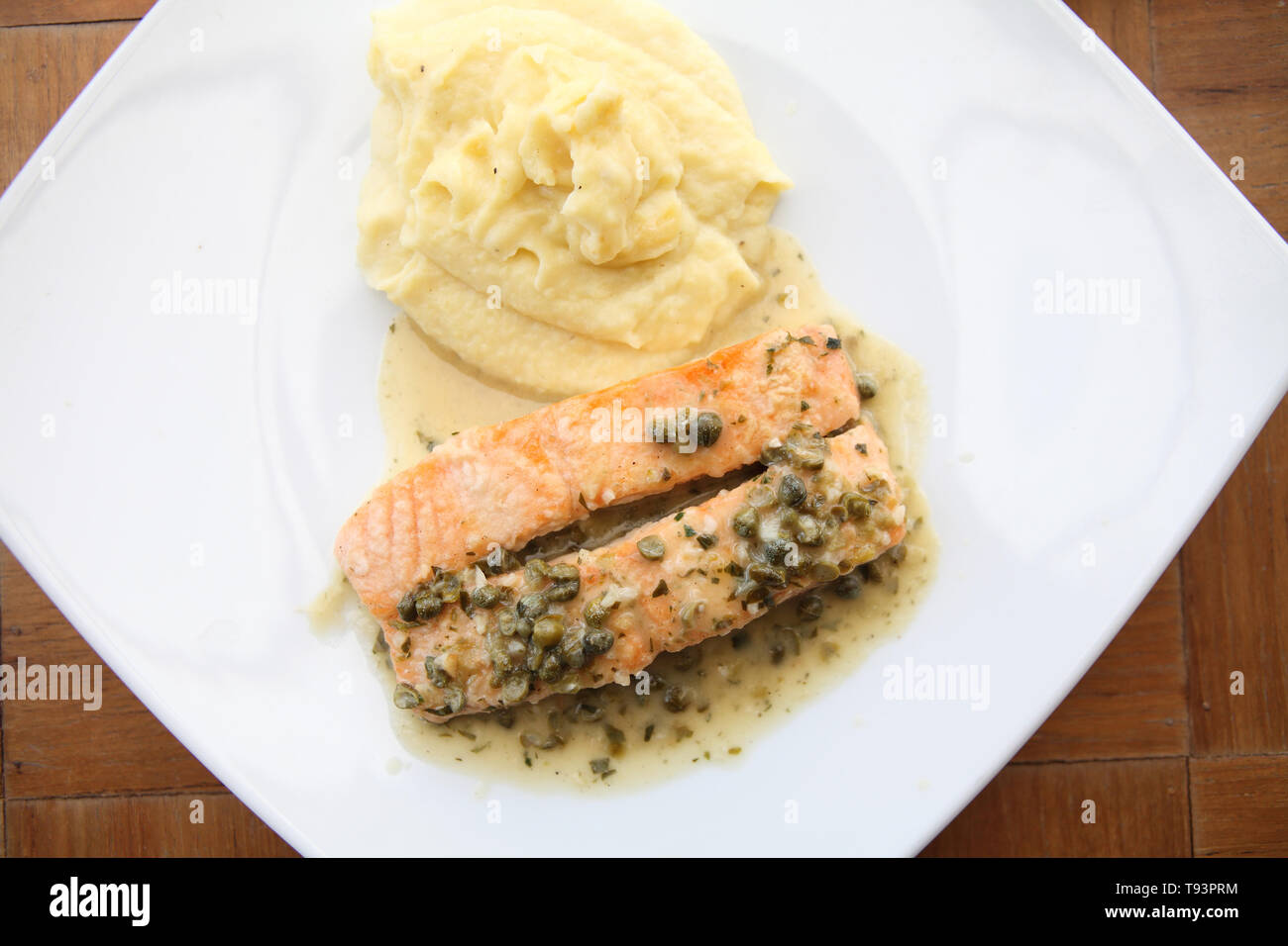 salmon steak with lemon sauce Stock Photo - Alamy